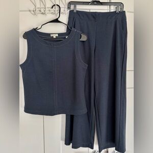 Max Studio Navy 2 pc set- Tank top and cropped pants. Flowy travel casual comfy